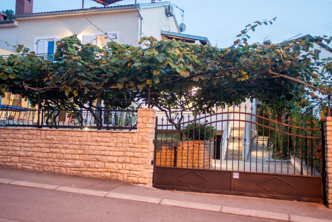 Wellness Studio D'Or - Exclusive New Apartment With Whirlpool, Sauna, Sunny Terrace, Private Parking Пореч Екстериор снимка