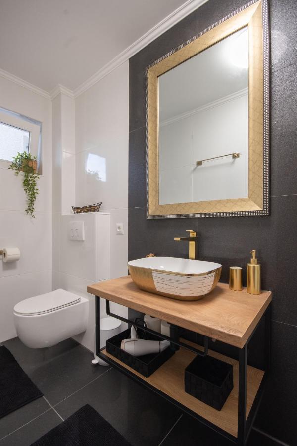 Wellness Studio D'Or - Exclusive New Apartment With Whirlpool, Sauna, Sunny Terrace, Private Parking Пореч Екстериор снимка