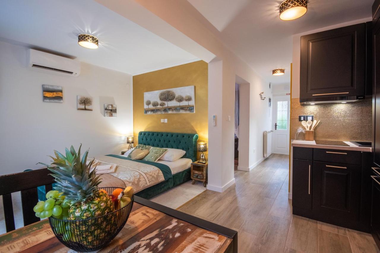 Wellness Studio D'Or - Exclusive New Apartment With Whirlpool, Sauna, Sunny Terrace, Private Parking Пореч Екстериор снимка